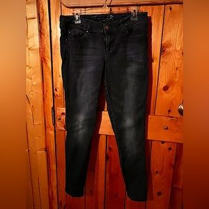 Seven7 brand skinny jeans